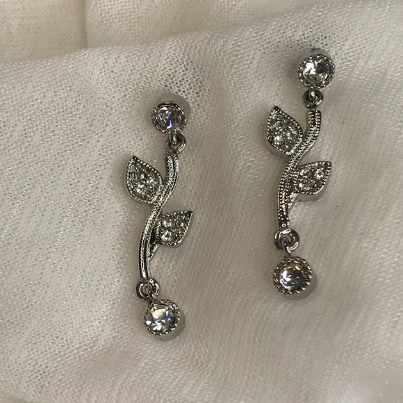👗Pierced Earrings | Silver Tone Drop w/ Crystals - Picture 3 of 6
